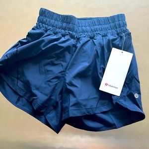 Lululemon Track That High-Rise Lined Short 5" Navy size 2 brand new
